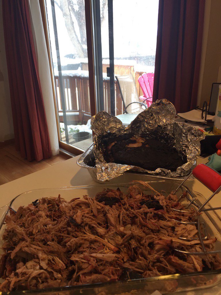 cphanson's tweet image. When it snows in Denver... We break out the smoker!! 🐖🐖