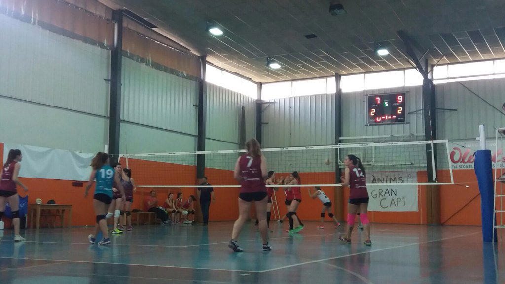 VOLEIOLOT's tweet photo. Les sèniors s'imposen al #gavà per 3-2 a la pista Jordi Mora @VoleiCatala #labanqueta #animscapi https://t.co/uxXlq6VS7F