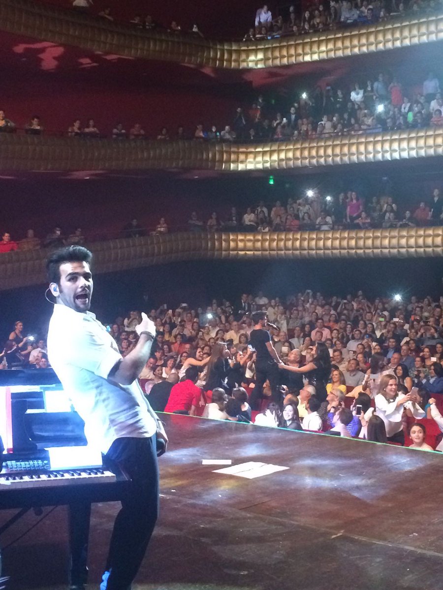 ilvolo's tweet photo. This guy is so funny... :) #ilvoloLatAmtour2016 #ilvolo https://t.co/ADNHsQZDZF