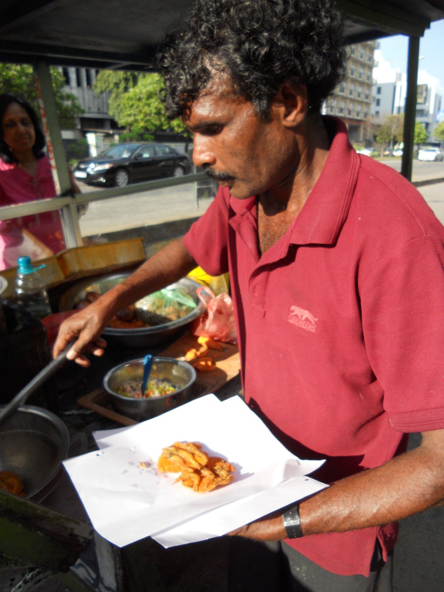 TourPackageSL's tweet photo. 30 Things to do If u Ever Visit Sri Lanka-Eat isso wade &amp; go on a evening walk at Galle Face
https://t.co/wrzXELc8EO https://t.co/JfMhLa50QD