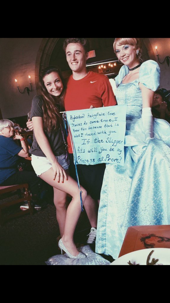 PromposaIs2016's tweet photo. This kid just took promposals to another level 🙌🏼 https://t.co/ZCPEf3GvJo