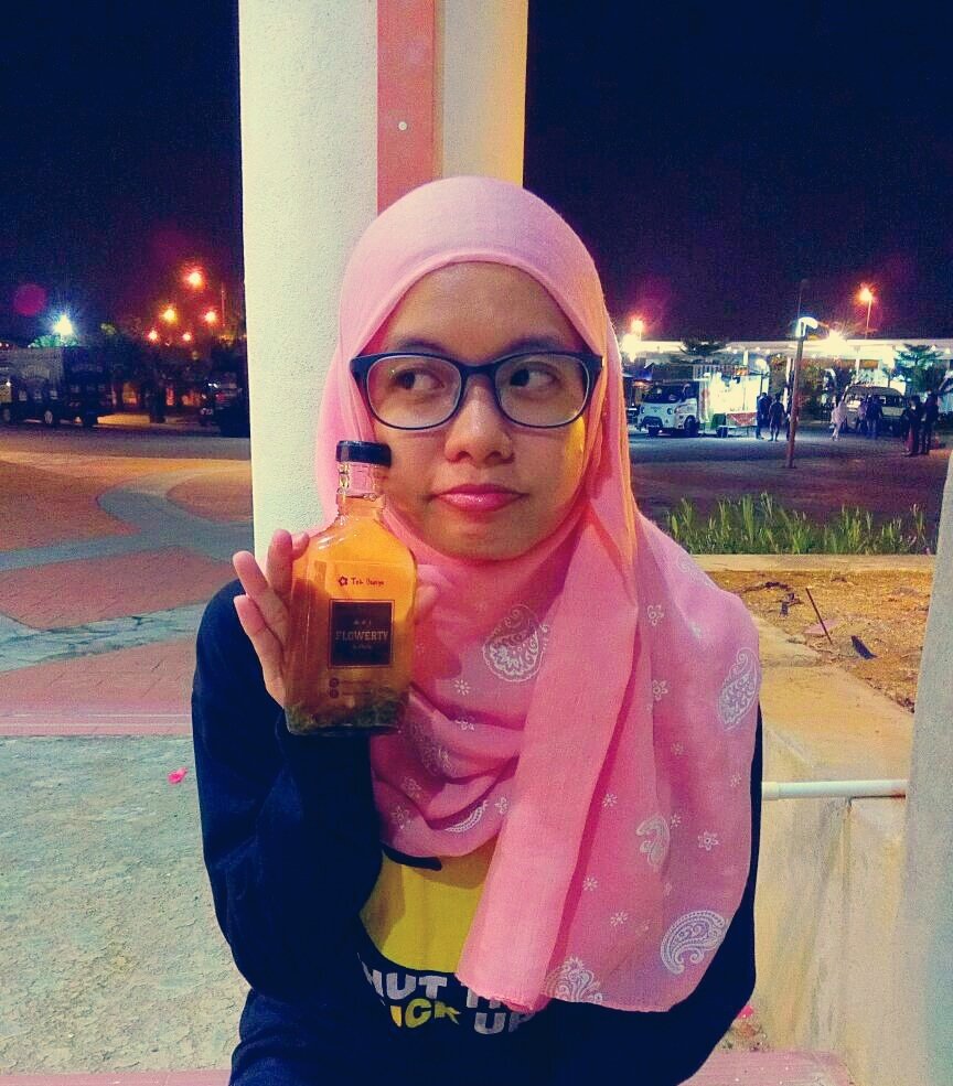 cikfaratiqa's tweet photo. Pegi #hungerfest2016 nak usha foodtruck. Terbeli flower tea la pulakk. #flowertybythesis
*abaikanjerawatseketulitu https://t.co/ubyFny9hVz