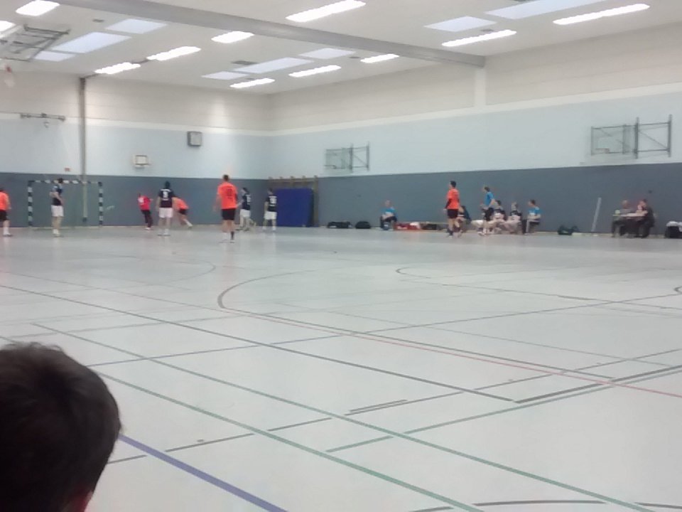 VonSchotti's tweet photo. @otzenfotto echter Männersport bei der #jungenHSG in der #HölleHolzkamp https://t.co/oXTw5WpEOg