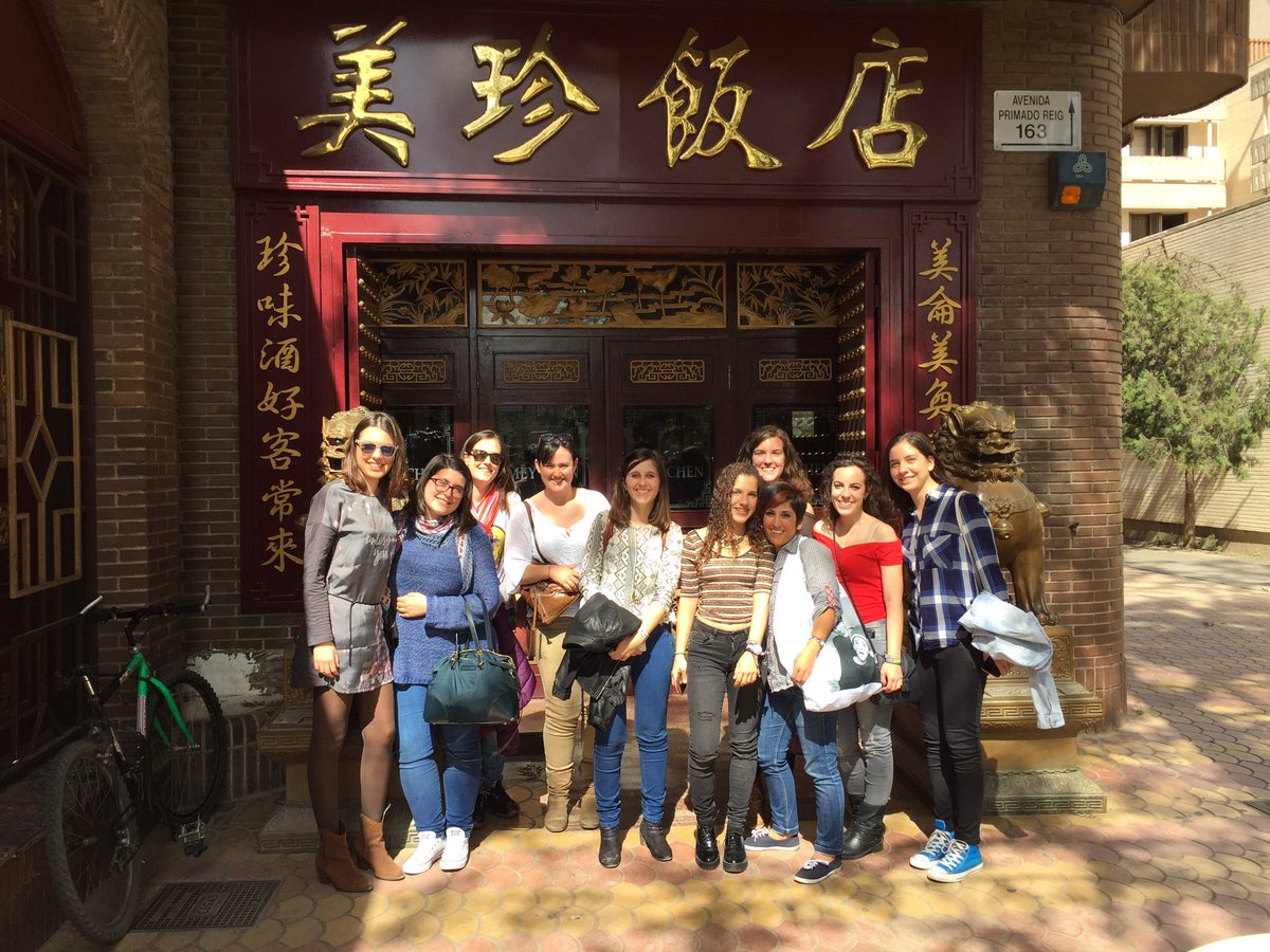 Acecova's tweet photo. Nuestras chicas de ACECOVA Joven hoy han disfrutado juntas de una comida en el #MeyChen y merienda en @celiac_ruz https://t.co/0WXmx3sa3v