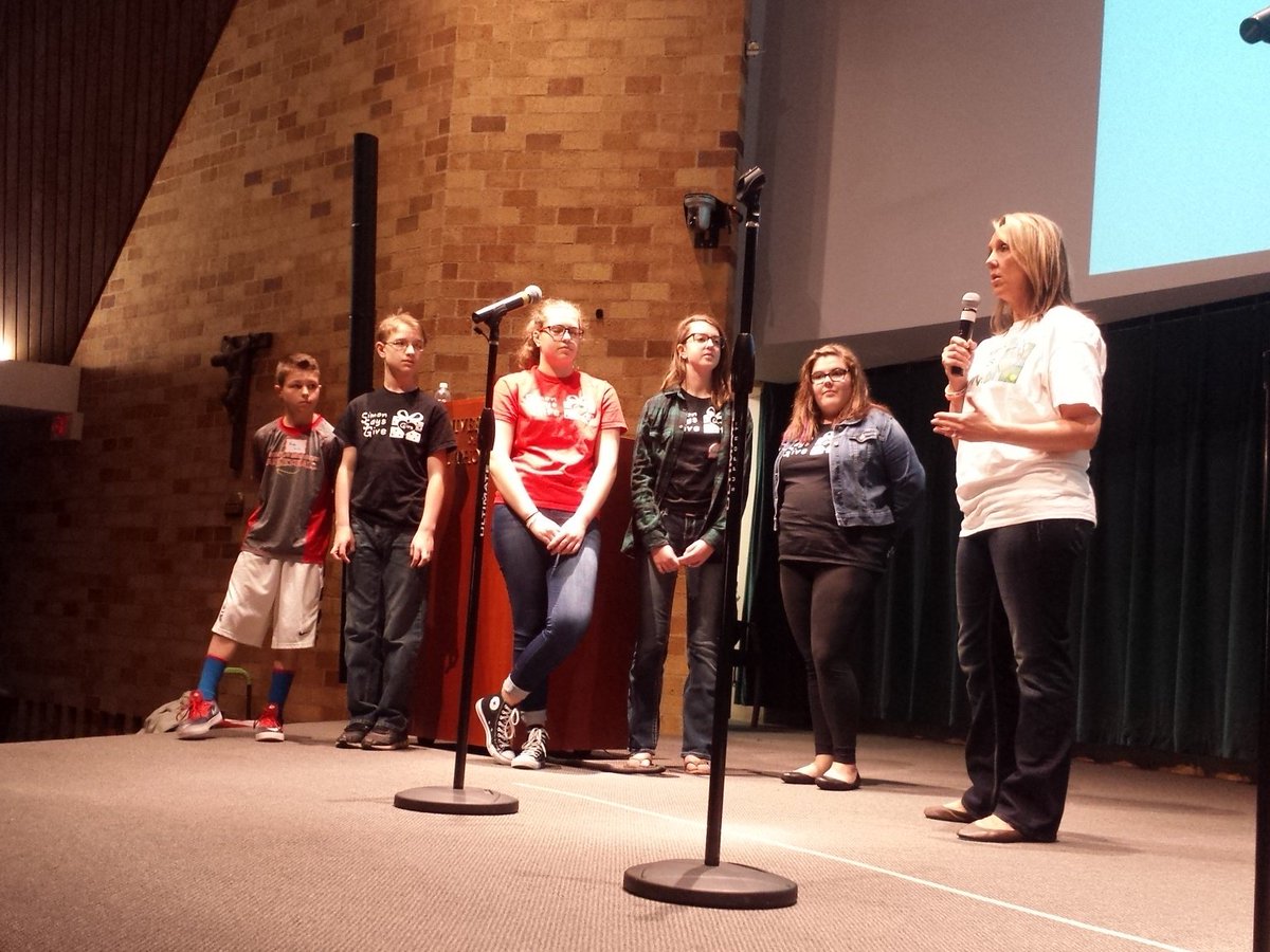 tommyb13's tweet photo. @simonsaysgive Kid Advisory Board members addressing the #SIAMN audience. #jeffersonawards #globechangers https://t.co/SMvlsuC996