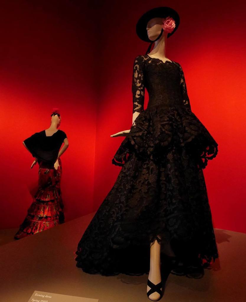 melpno7's tweet photo. Oh Oscar!
#oscardelarenta #deyoung #deyoungmuseum #sf #inspiration #fashionicon #letsdanc… https://t.co/Nvmf3FsIEy https://t.co/4N3WpFgOZq