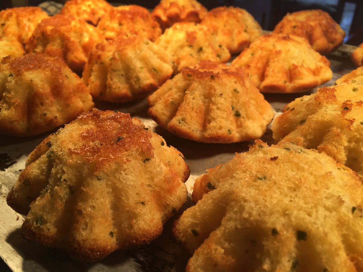 hefmeister's tweet image. Brioche straight out the oven #brioche @AngleseyScMedia @bullsheadinn #servicetime