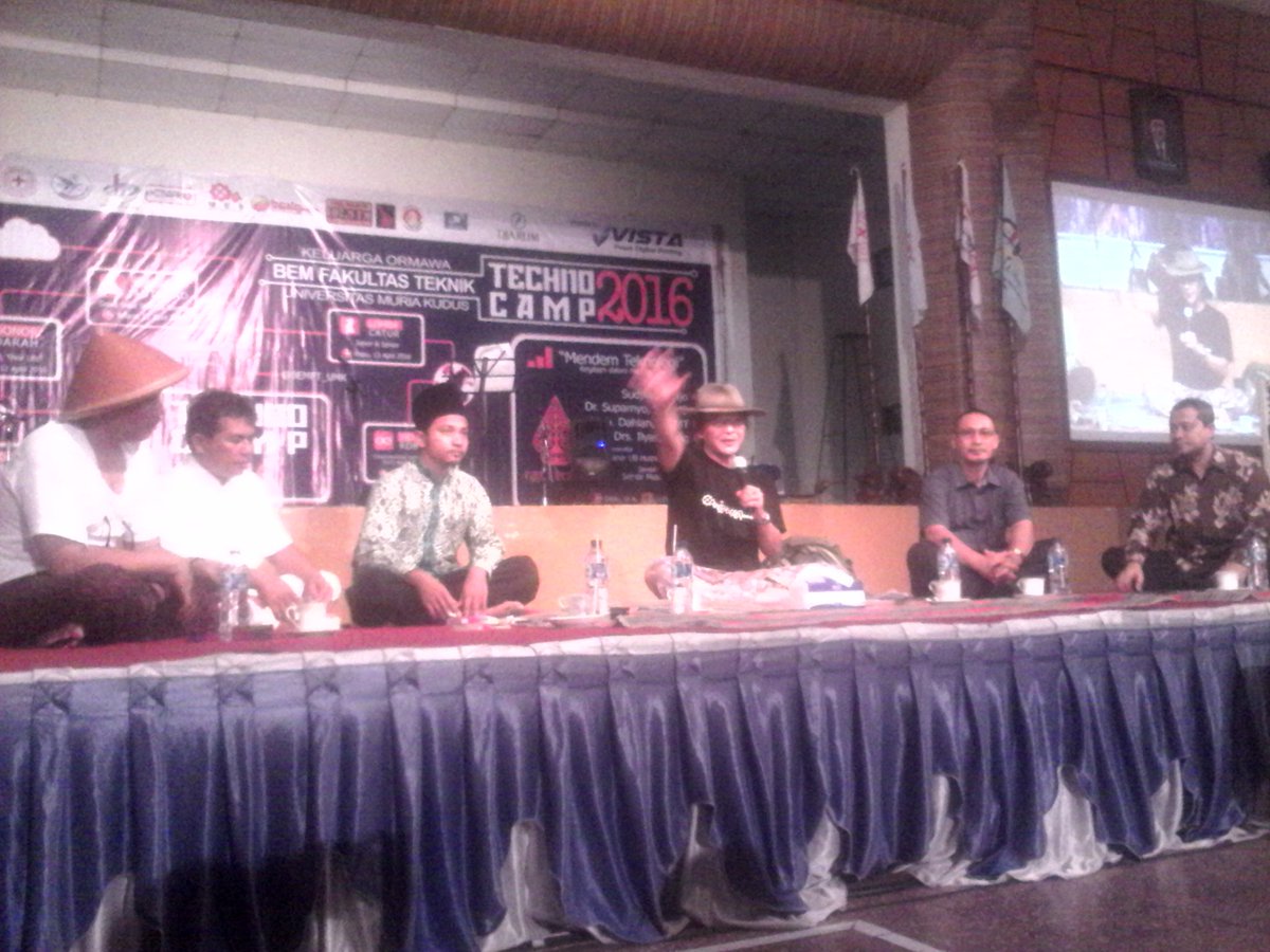 Presiden jancukers mbah <a href="/sudjiwotedjo/">Jack Separo Gendeng</a> datang ke kampus <a href="/UMK_mu/">엄</a> (16/4)