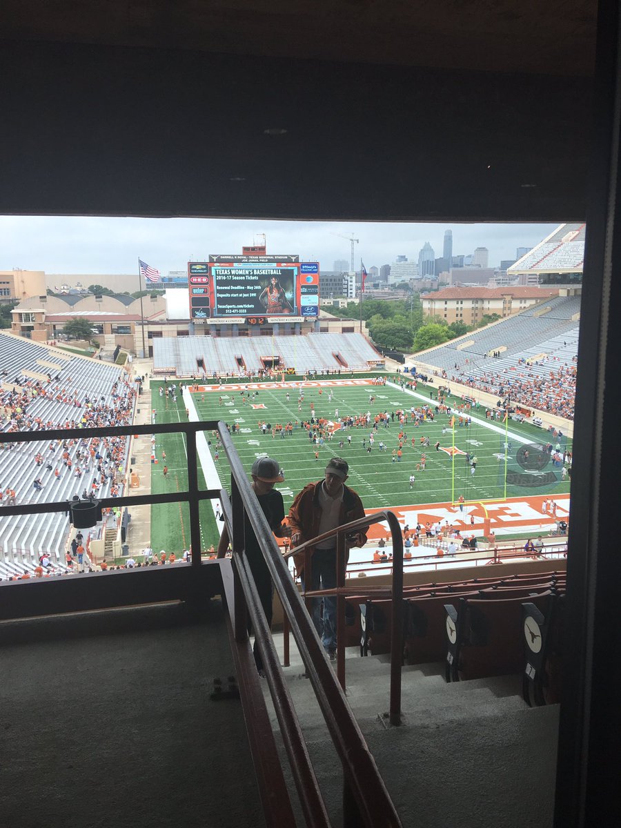 CaraMasae's tweet image. Current view from the Touchdown Club 🤘🏼 #springgame2016 #longhorns