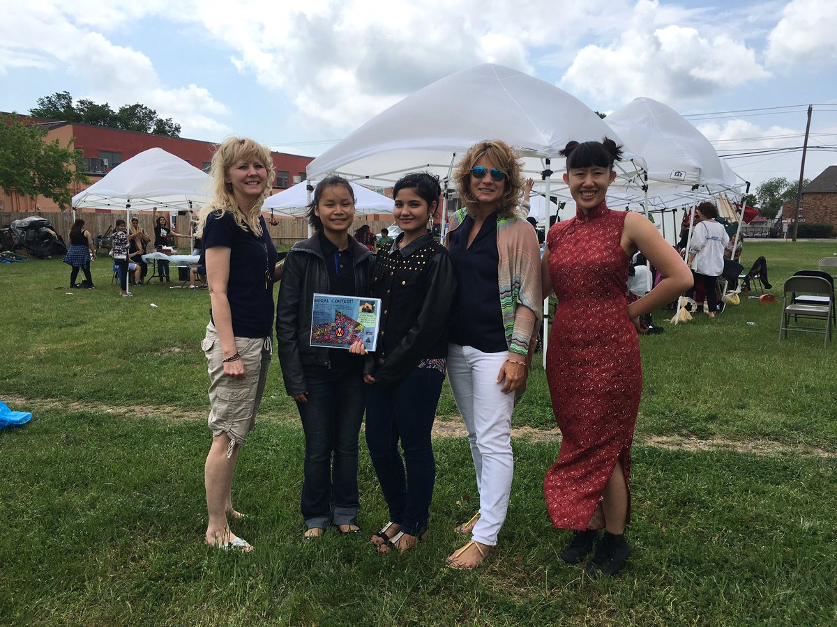 cmjsgates's tweet photo. Celebrating #DallasArtsWeek with Trans.lations in @VickeryMeadow with talented @dallasschools Conrad students https://t.co/fiOhAJX3Bq