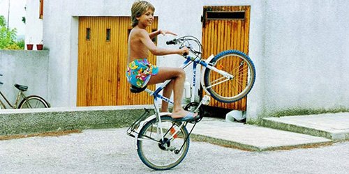 marca's tweet photo. El álbum de fotos de la infancia de los pilotos de motociclismo https://t.co/8ZFcufuwnl Vía @MARCABuzz https://t.co/3H6XmBCUGw