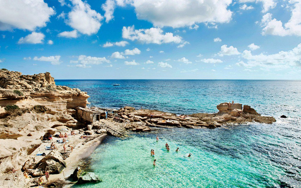 TravelLeisure's tweet image. Next to Ibiza, Discover a Quiet Sliver of Paradise tandl.me/267rQfC