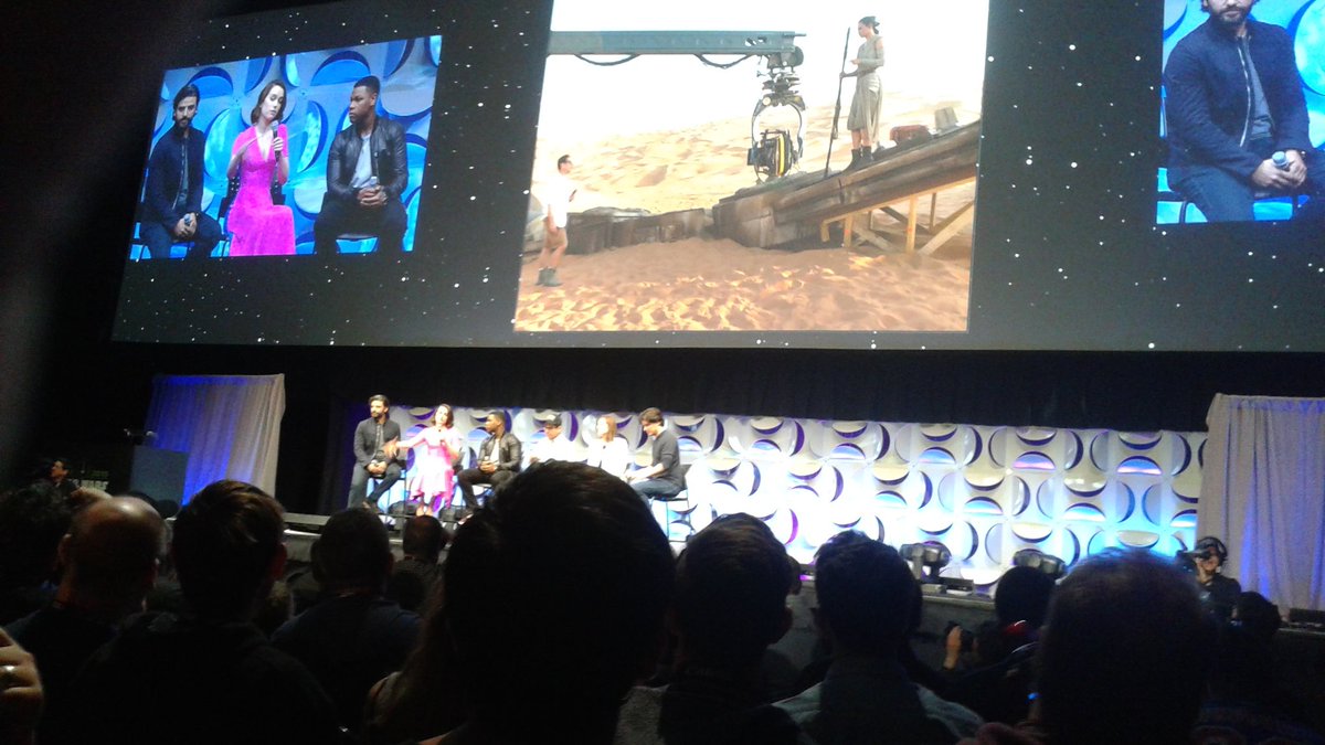 Griddlemarks's tweet photo. One year ago today...#SWCA2015 Flashback...#starwars @starwars https://t.co/fnNSY8PbjW