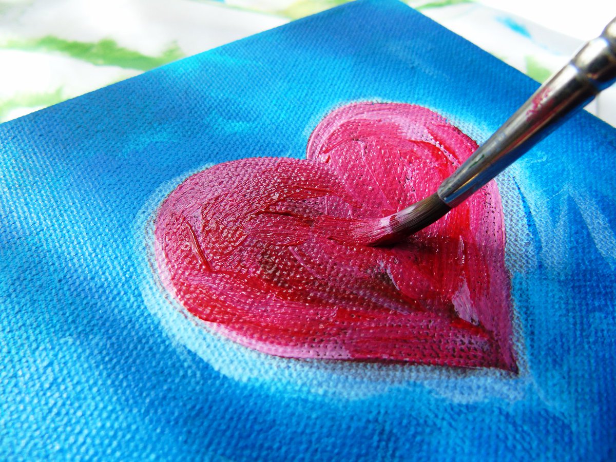 justabstract's tweet photo. Painted a new heart painting earlier. It is now on artfinder https://t.co/8PYpy2DVRp