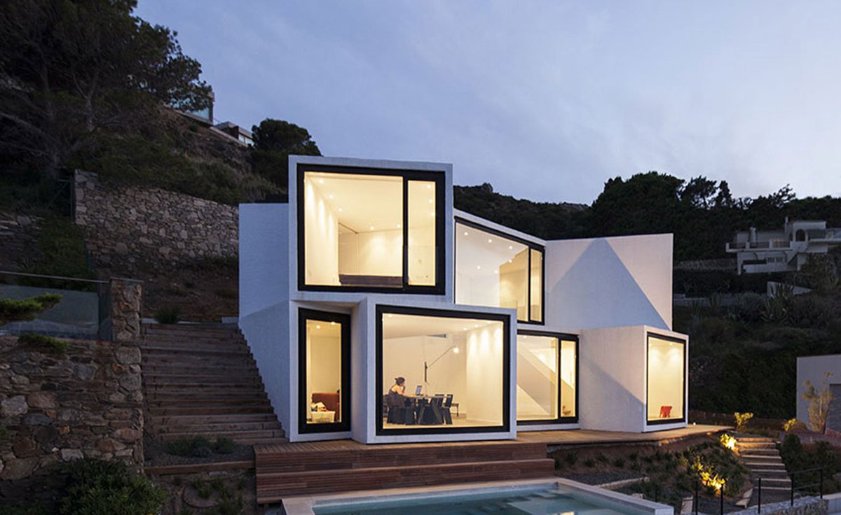 wallpapermag's tweet image. What if your house always faced the sun? wlpr.co/uyKjjn