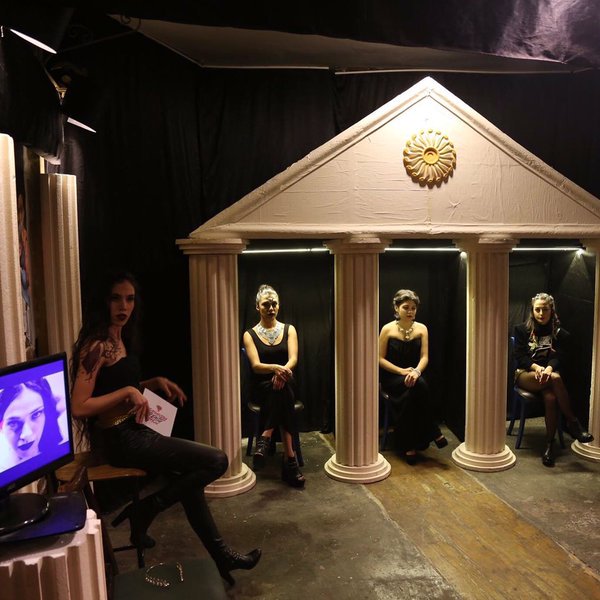 #DireklerarasıÖdüllüOyun  <a href="/demtiyatrodem/">Tiyatro D.E.M</a> KASSANDRA ile Pazartesi akşamı #KırmızıTazı da>> tiyatro.guide/event/kassandr…