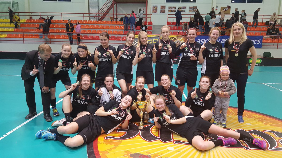 Par Latvijas sieviešu 1.līgas Čempionēm kļūst <a href="/RubeneFloorball/">RubeneFloorball</a> !
Sudrabs <a href="/FK_SALA/">FK Sala</a> !
Paldies komandām-SUPER spēle!