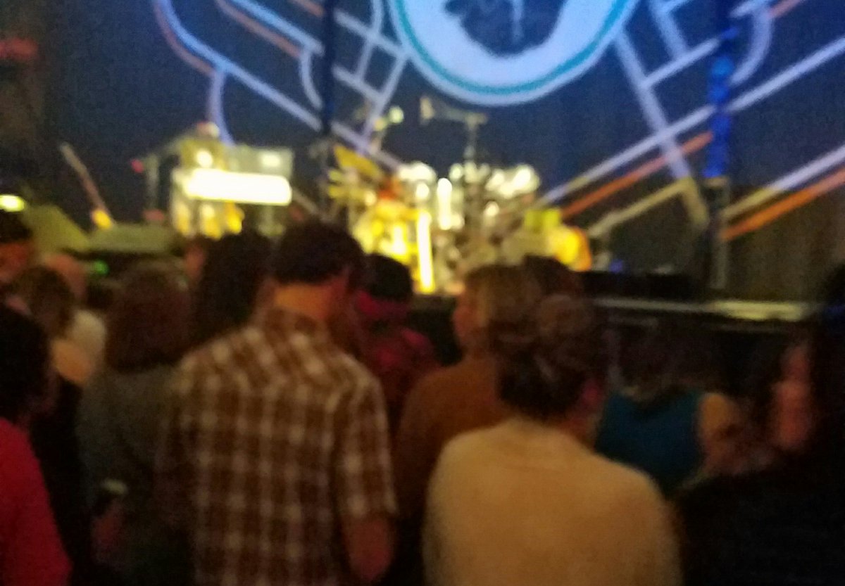 timehodges's tweet photo. At Scottrade with @cassylynnh and Chloe for Mumford and Sons #frontrows https://t.co/EOvowAjbJA