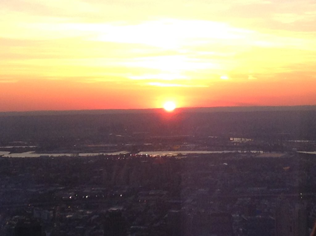 ManDalCol's tweet photo. Sunset https://t.co/Ua2vkZYZWu