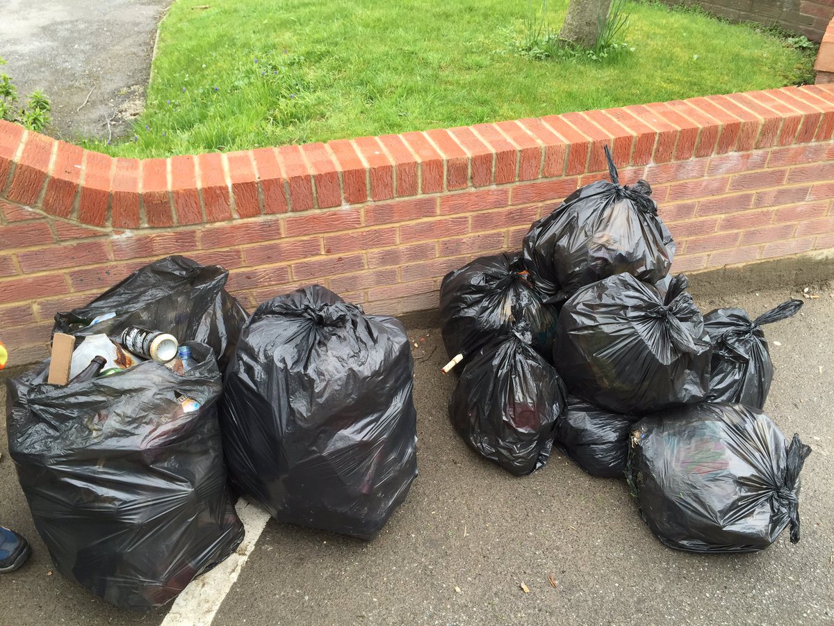 AndiDawsonVO's tweet image. VERY successful litter pick this morning! Well done to all involved! #tidworth #community #litter #clean