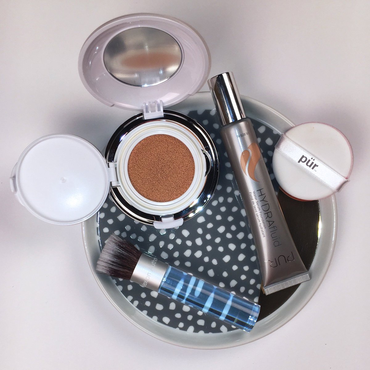 purcosmetics's tweet photo. Serving up serious complexion goals with our Air Perfection & HydraFluid foundations!! #complexionauthority https://t.co/SHqg1spMt8