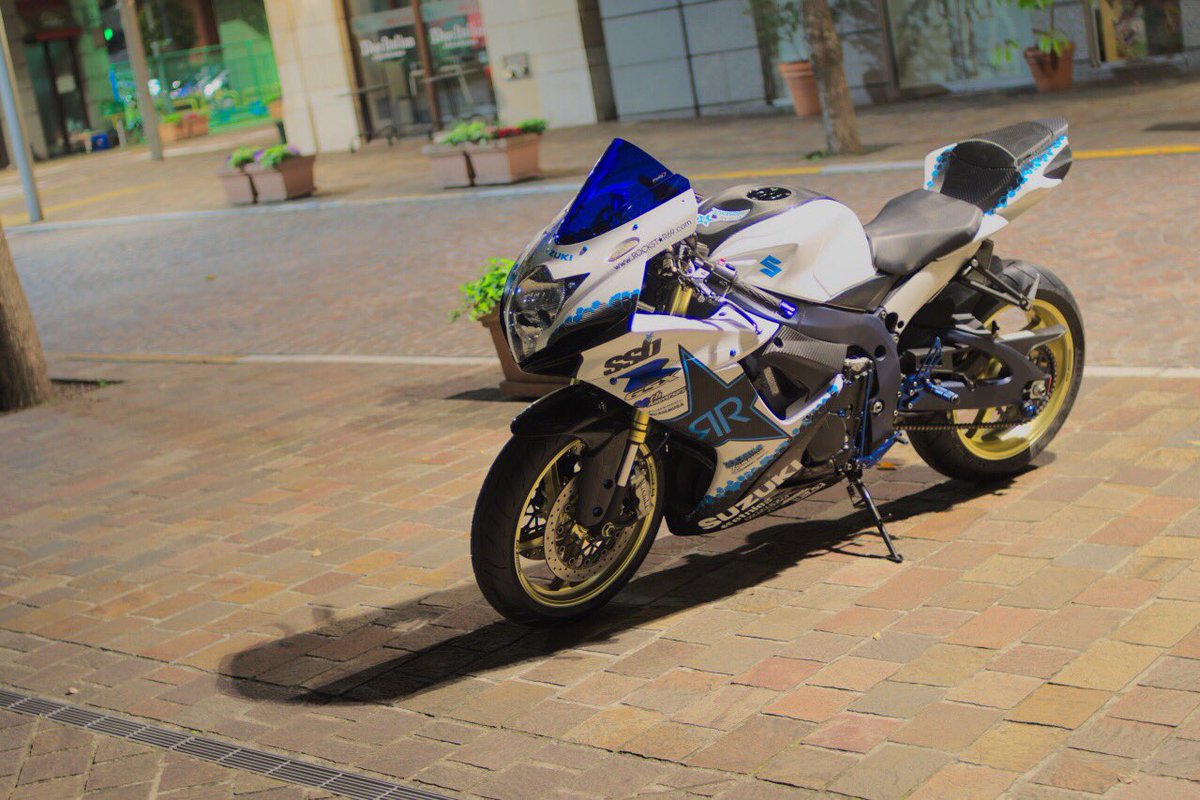 BikeYuti's tweet photo. #私のバイクかっこいいと言ってくれる人RT
#私のいじり方好きって人RT 

やっと念願のOZホイール履かせられた！
デザインも色も素晴らしい👏( ˊᵕˋ ) https://t.co/zDR9qC1Mtx