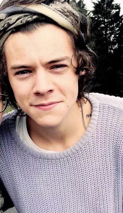 beharrywild's tweet photo. "he's that kind of person you want to write a poem about but you just can't bc he's too beautiful for simple words" https://t.co/mcJaDA5wBw