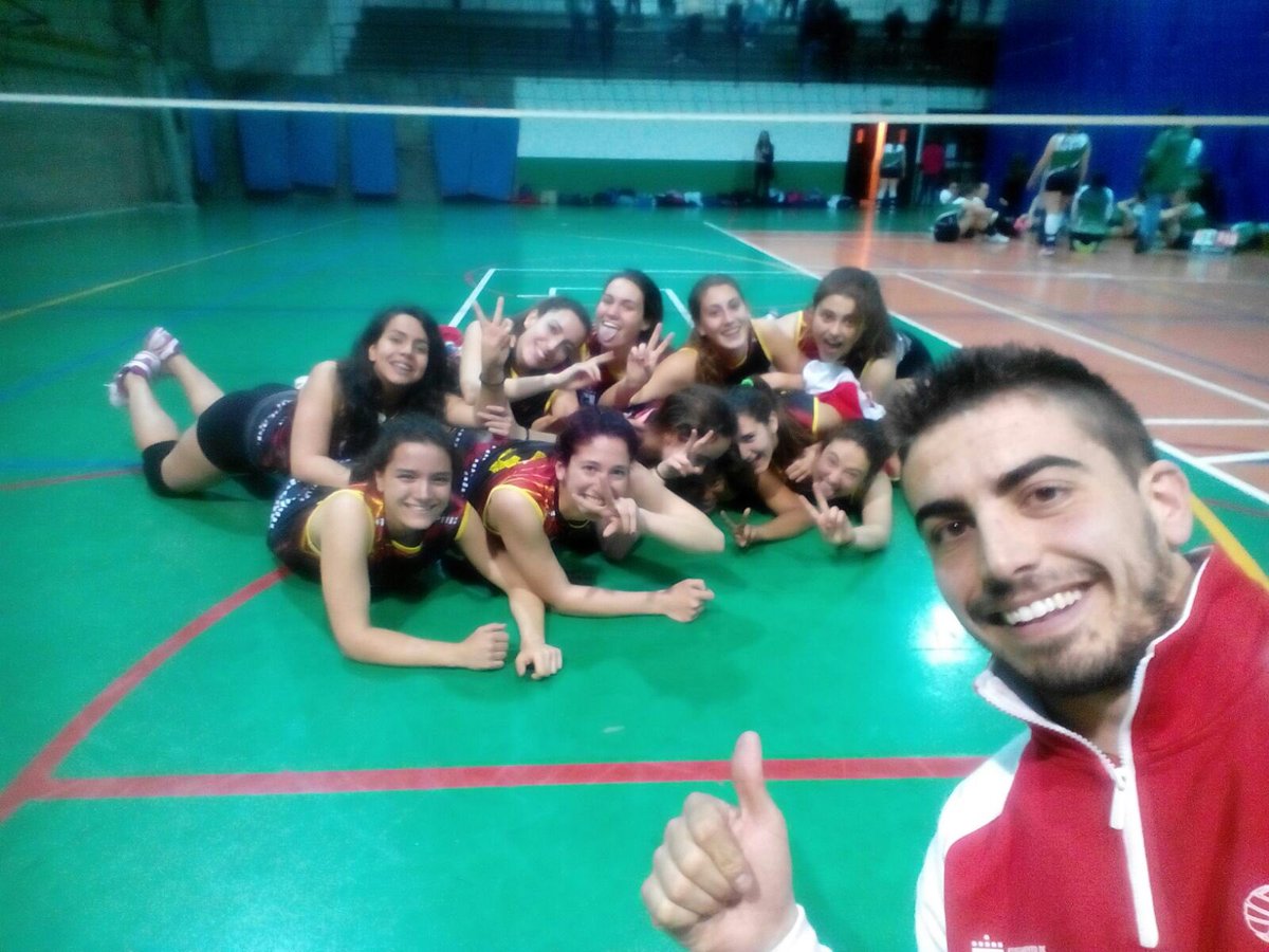 voleysanse's tweet photo. Victorias de #senMcvs de @SoyJano y #juvBcvs de @JoelPF22 que despiden la temporada con un 3-2! GRANDES #CVSansers https://t.co/3xVkMzI3pp