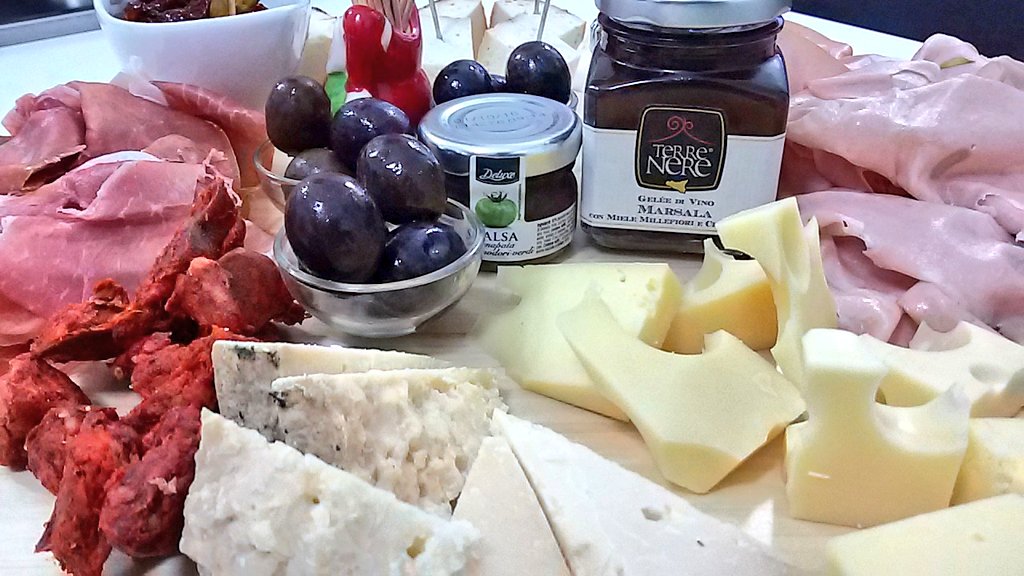 Il bello dell'aperitivo è la condivisione..Da soli no avrebbe lo stesso gusto!!
@Terrenere