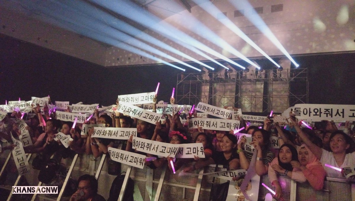 Keseruan Konser SNSD Bikin Baper! CgMCwc7UMAEUGHK