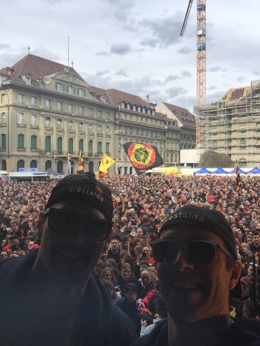 aebbett's tweet image. Couple of @WBSPenguins alumni live from Bern!! 🇨🇭🏆 @__tsmith