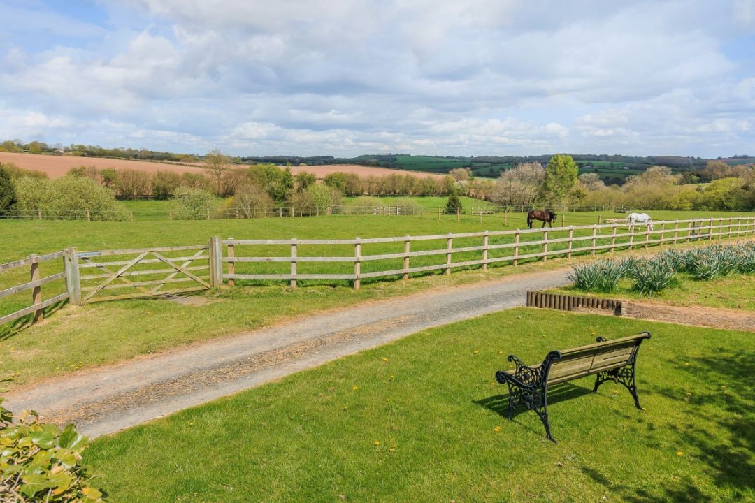 JacksonRural's tweet photo. Is this the best Equestrian Property in Shropshire? #BestEquestrian #CountryProperty https://t.co/5Ql8X6j6oV https://t.co/zvQQNM7c8E
