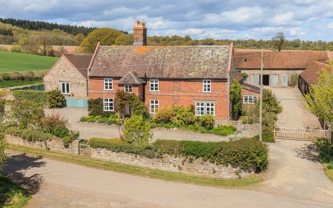 JacksonRural's tweet photo. Is this the best Equestrian Property in Shropshire? #BestEquestrian #CountryProperty https://t.co/5Ql8X6j6oV https://t.co/zvQQNM7c8E