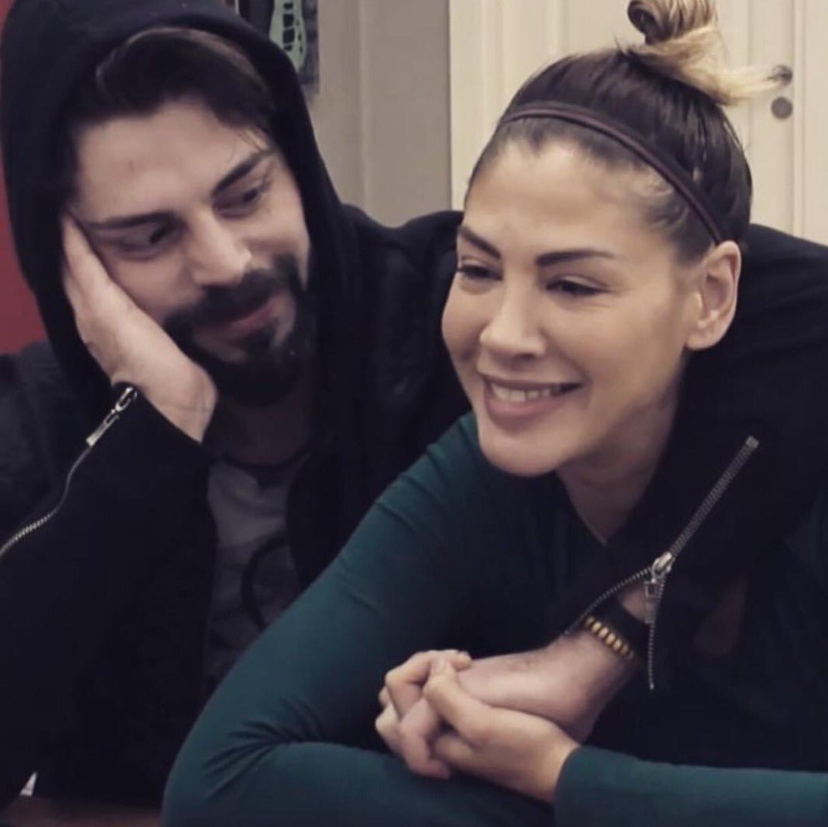 Ilkim_RY's tweet photo. @ayozegemen @RezanDenizmen @beyazshow #beyazshowdaRezYas https://t.co/f7Gm0BxXa6