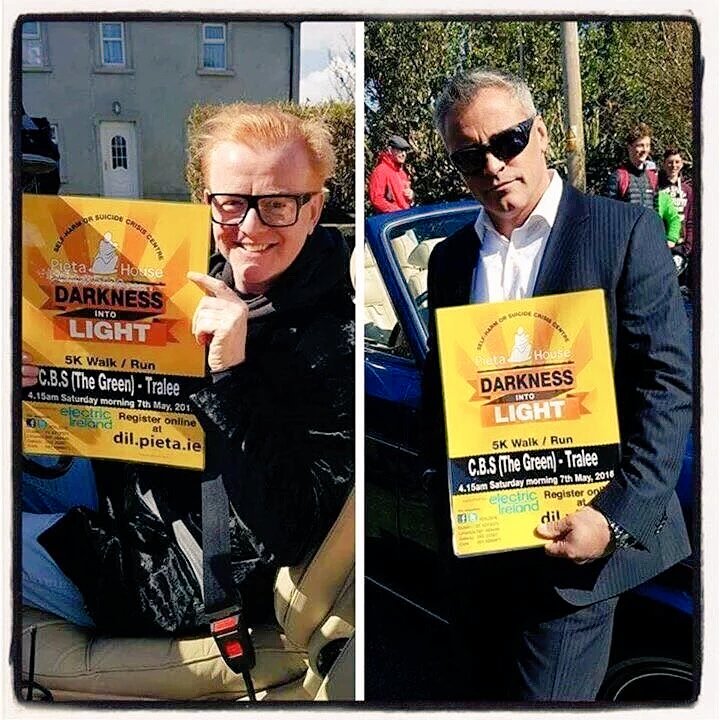 .@Diltralee16's @Poshey_Official was in 'Top Gear' today to snap 'Friends' <a href="/achrisevans/">Chris Evans</a> <a href="/Matt_LeBlanc/">Matt LeBlanc</a> #DIL2016