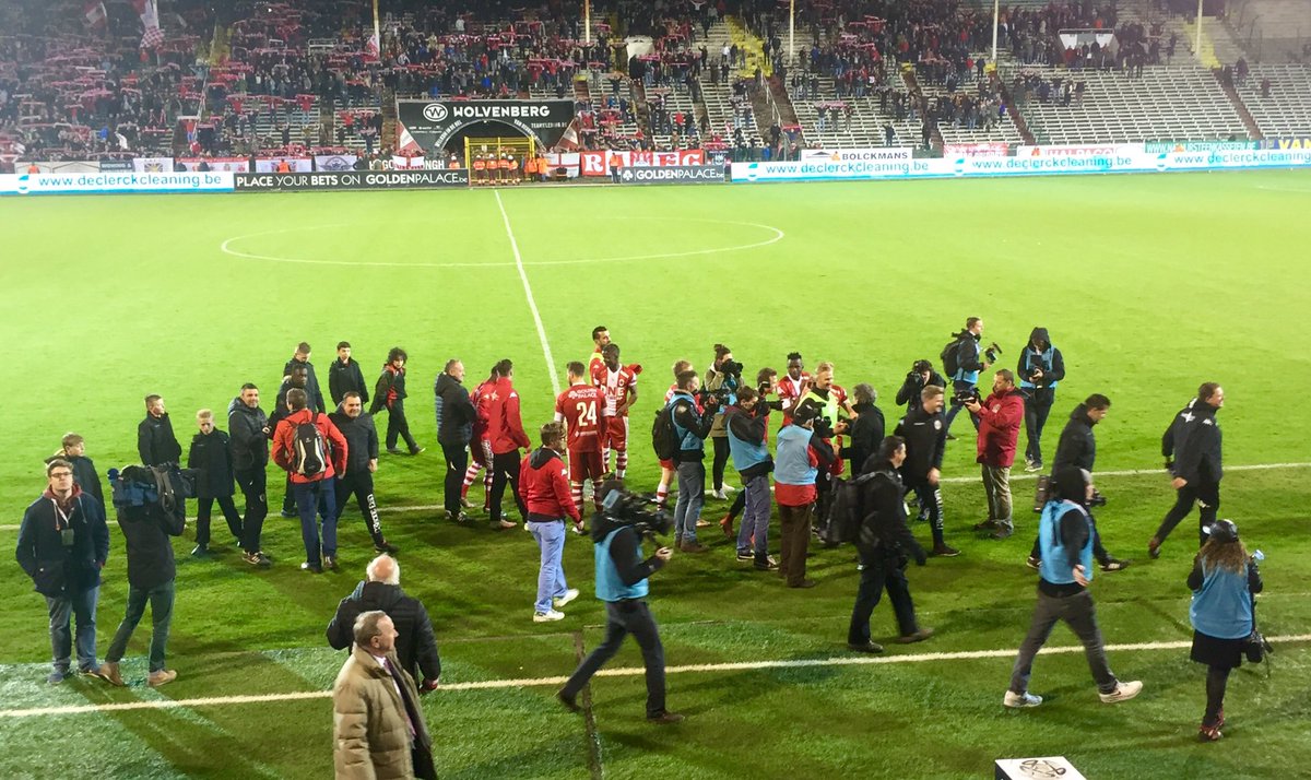 LukWyns's tweet photo. Ikga vannacht weer gerust slapen! 2-0 Helden #antcox @official_rafc https://t.co/LOk3fyNkCQ