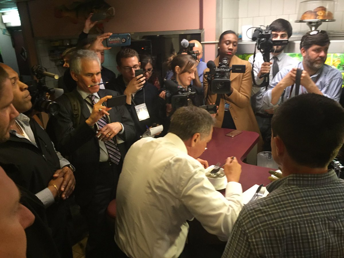 JessicaFormoso's tweet photo. Governor John Kasich at #PJBernstein on the Upper East Side. @fox5ny https://t.co/0YrqKXgTLw