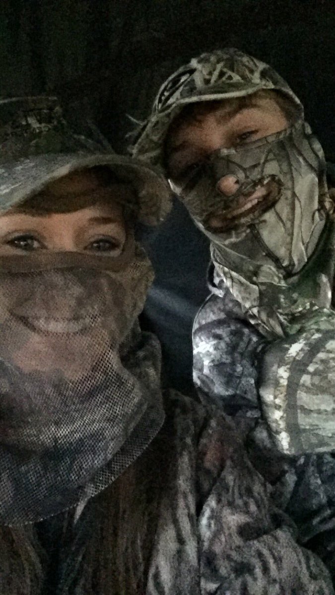 ssummerreynolds's tweet photo. Good day hunting with my boy!! https://t.co/ofrmIoq5bt