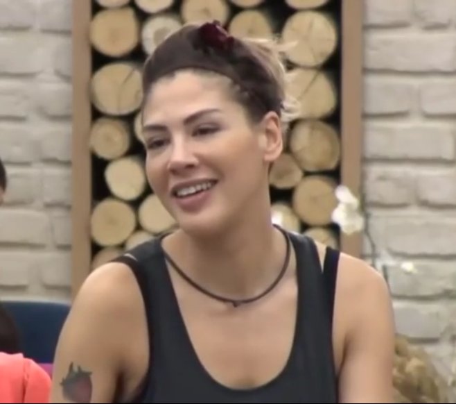 UksinUk's tweet photo. Tertemiz aşk @ayozegemen @rezandenizmen @beyazshow #beyazshowdarezyas olsun https://t.co/fhpILkzmHw