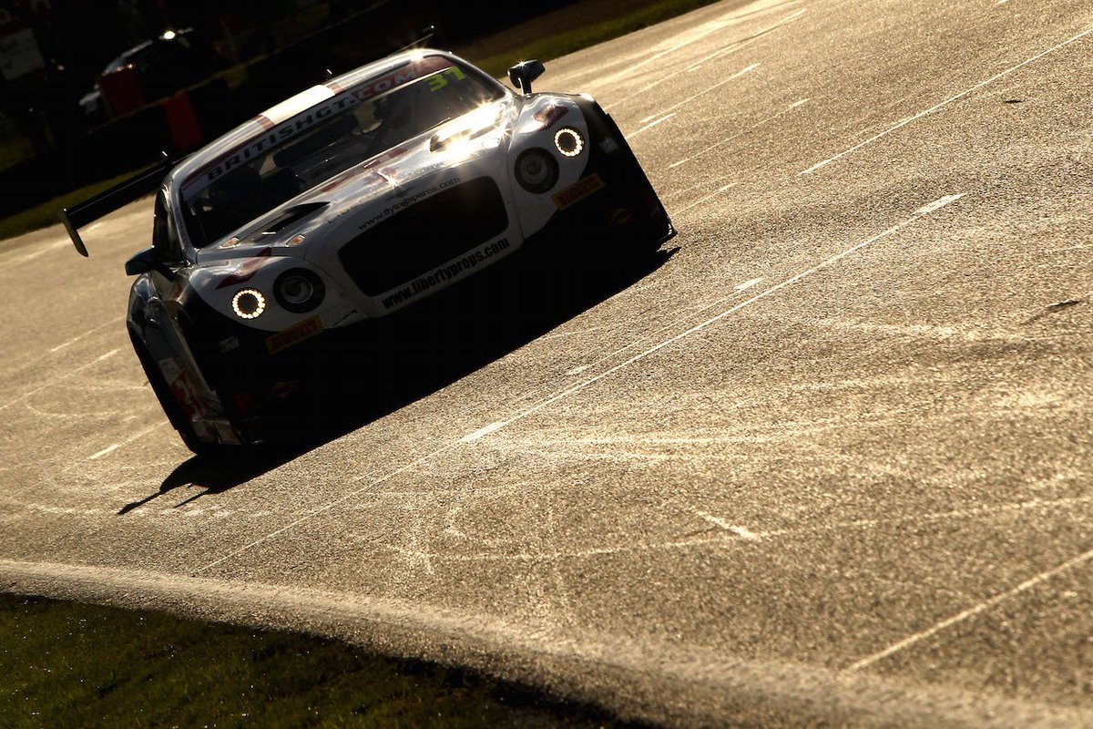 BritishGT's tweet photo. GT3 QUALI REPORT @teamparkeracing's @RickParfittJnr &amp; @SebMorris31 dominate at @Brands_Hatch https://t.co/yfE9Pbsrpt https://t.co/SHV6aI7mBX