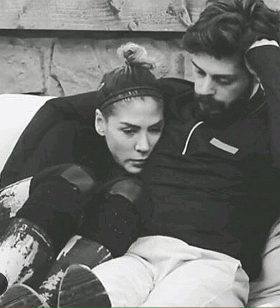beyza94421's tweet photo. @ayozegemen @rezandenizmen @beyazshow #beyazshowdarezyas olmalı herkes gerçek aşkı görmeli https://t.co/BBFRjKRKSH