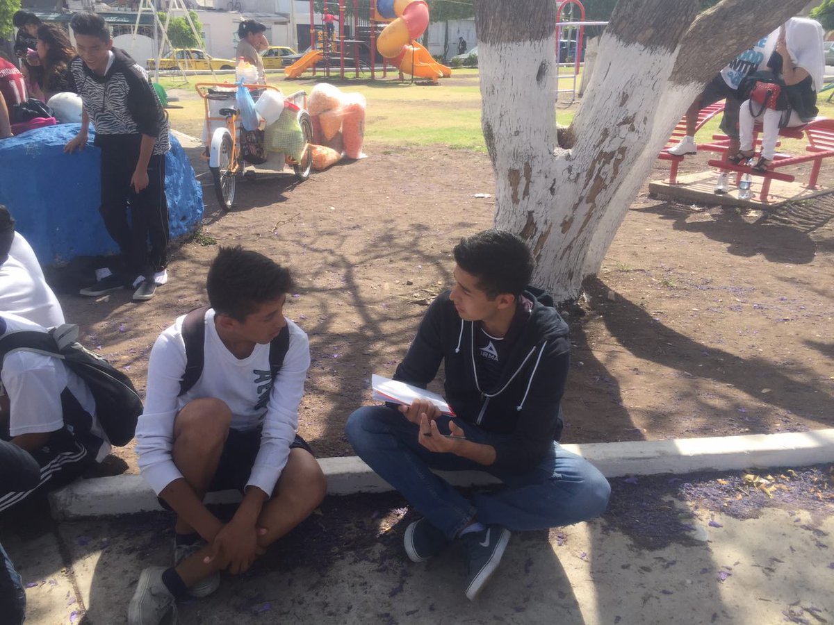 rod_ulises's tweet photo. Hoy recorrimos la colonia #LázaroCardenas donde Platicamos con muchos jóvenes #SeguimosTrabajando #6Distrito https://t.co/bpf1xWlD9Q