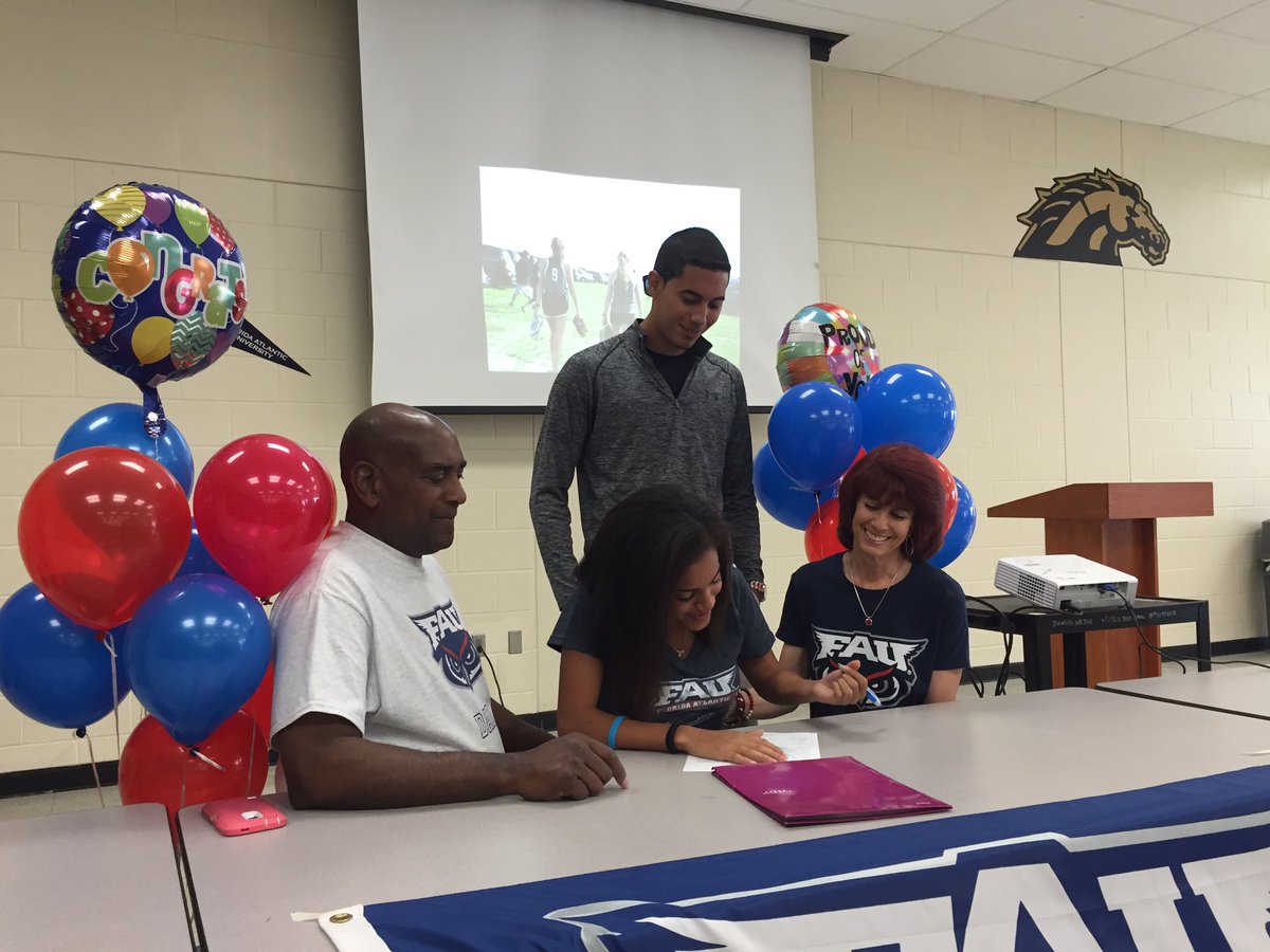 JWMHS's tweet photo. We are very excited & happy for @leahh0920 who signed with FAU! #Live4WhatsNext #Live4Running #Live4Mustangs https://t.co/MbkD1nNIVJ
