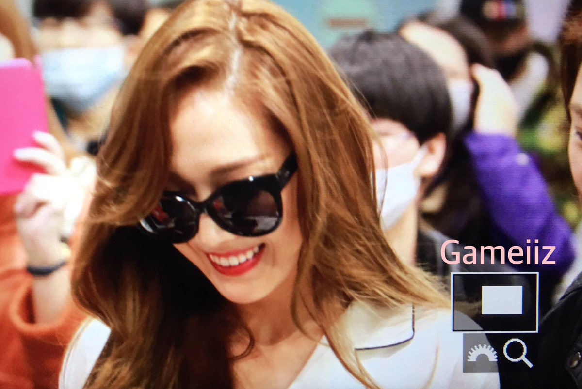 [PIC][17-04-2016]Jessica trở về Hàn Quốc vào sáng nay CgMRvW4UsAAnuuX