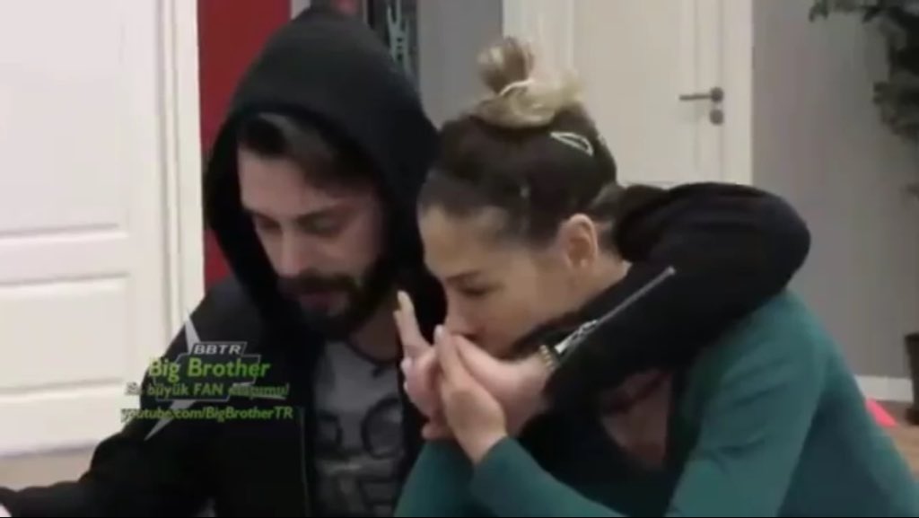 CimbomFilosh's tweet photo. @ayozegemen @RezanDenizmen @beyazshow #beyazshowdaRezYas ı showuna çağır..ve sonsuza dek mutlu yaşadılar https://t.co/2qrK7B42Et
