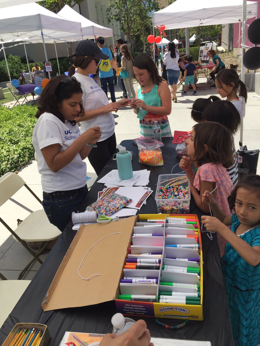 UCIBeallCenter's tweet photo. Family Day in full speed ☺️!! Come join us we will be out here until 4 pm ! #Uci #beallcenter #familyday https://t.co/7dZt0OzPa9