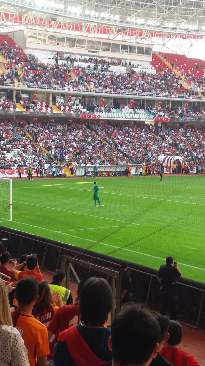 brravokale's tweet photo. bu gözler Muslera'yı gördü ya ölsemde gam yemem bu hayatta artık https://t.co/Kctb3XEzwV
