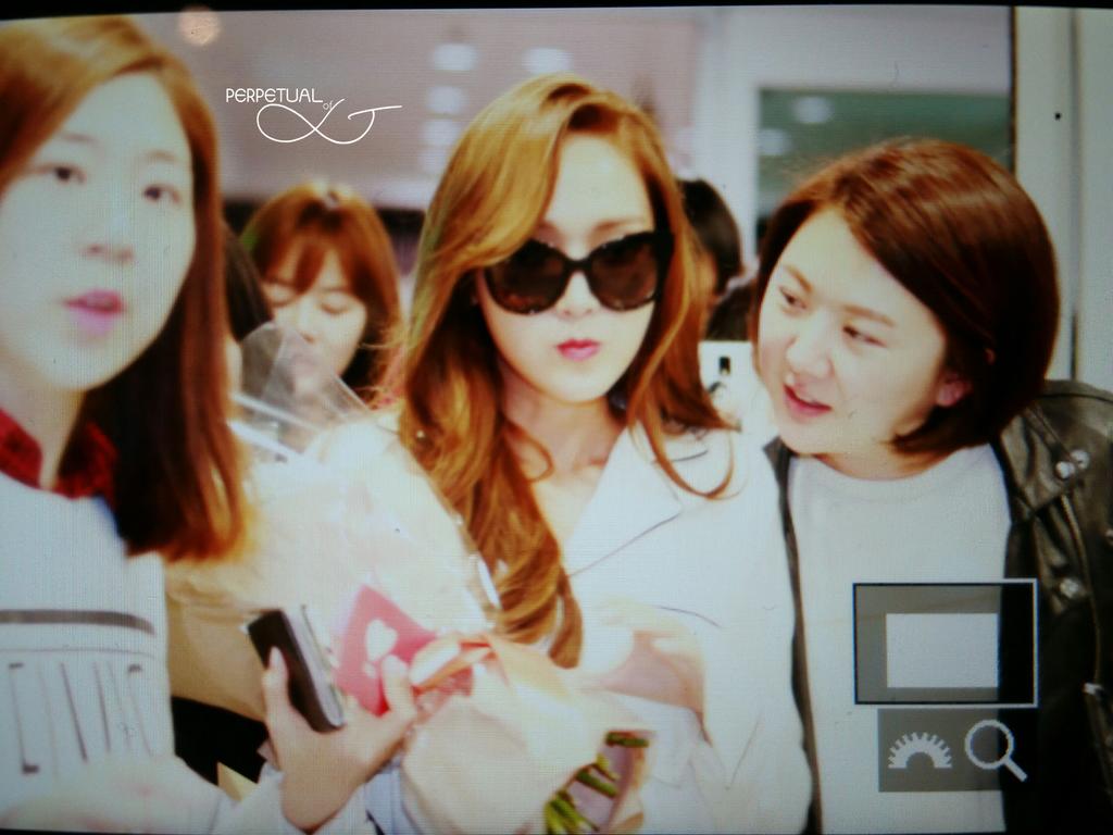 [PIC][17-04-2016]Jessica trở về Hàn Quốc vào sáng nay CgMWuKxUIAEYlAn