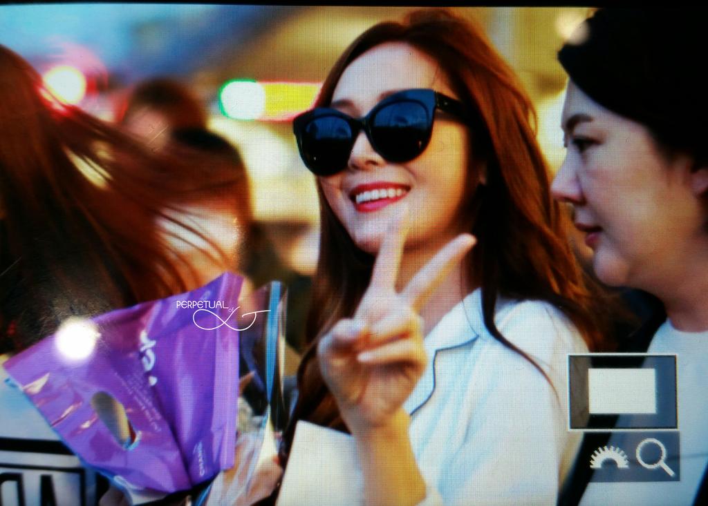 [PIC][17-04-2016]Jessica trở về Hàn Quốc vào sáng nay CgMXC9dUsAAQyvB