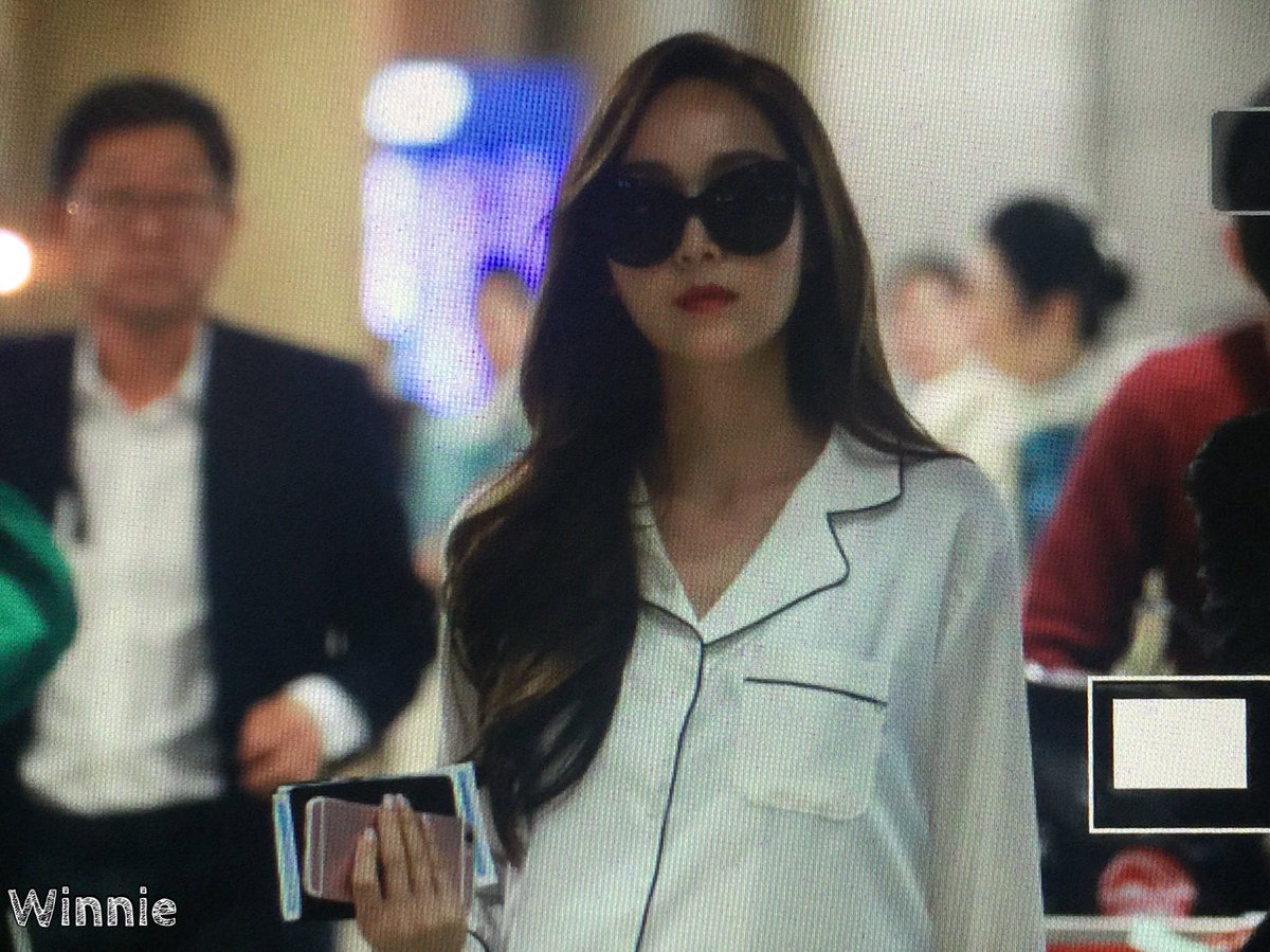 [PIC][17-04-2016]Jessica trở về Hàn Quốc vào sáng nay CgMZlTEUIAAGCM6